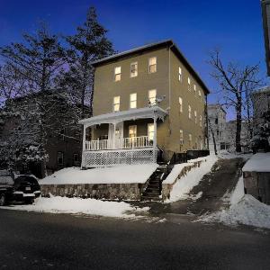 Cozy Adventure Filled Escape Free parking apts