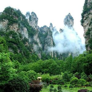 Zhangjiajie Riverside Leaves Inn一The city bus can go to the ticket office of the scenic spot