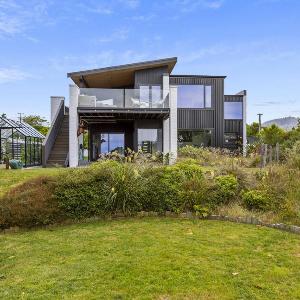 Stunning Lakeview Home with Chefs kitchen