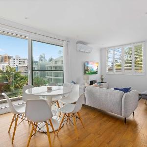 Sunny Manly Apartment Steps from Beach & Cafes
