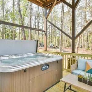 NEW! Lakefront|Lux|Games|HotTub|Dock|Friends+Fam!