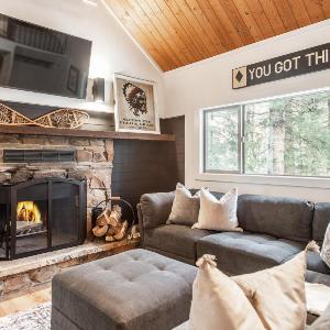 2 Bdrm w/Loft Walk to Ski Run Hot Tub Fireplace