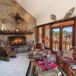 MOUNTAIN FAVORITE - ASPEN RIDGE HOT TUB FULL VIEW OF SKI SLOPES WOOD BURNING FIREPLACES