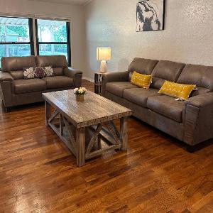 Comfy 3br/2ba steps away from Marian Day grounds