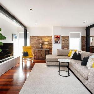 Stylish Fitzroy Warehouse Apmnt with Balcony and BBQ