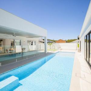 57 Tomaree Road Complex - House and Cabana with Pool Linen Air-con Wi-fi Boat Parking