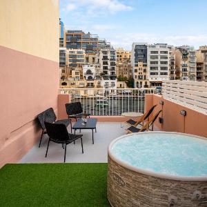 Sumptuous 2 bedrooms townhouse with large roof top terrace hot tub & sea view GOSTJ-2