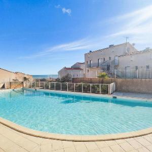 2 Bedroom Lovely Apartment In Fleury D'aude