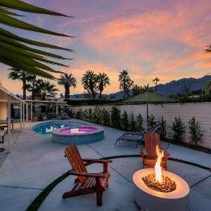 Little Palm Lookout With Stunning Mountain Views