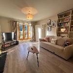 Bright 2BDR Split Level Apt Near Phoenix Park
