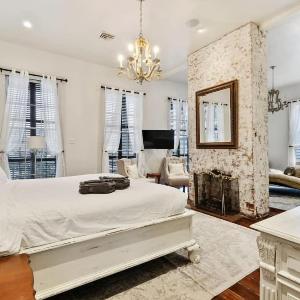 Bright Villa w Heated Pool & Pool Table 5br 4ba