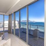 Elegant penthouse with breathtaking sea views