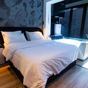 Modern Suite by The Bubbles Rooms