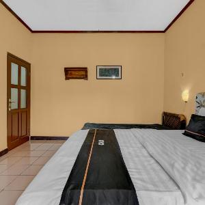 OYO 95142 Villa Mutiara Cisarua