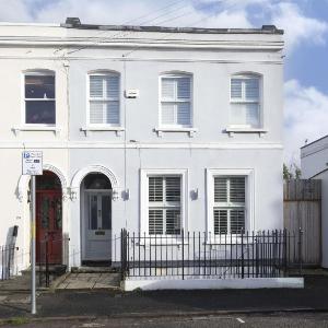 Stylish 1-Bed Apartment in Fairview