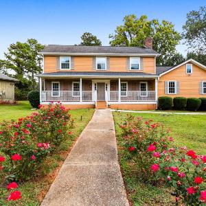 Family Getaway 4BR with Game Loft Fire Pit