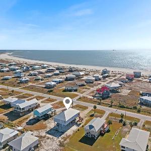 Family Coastal 4BR Home HotTub Deck 2Min Walk To Beach