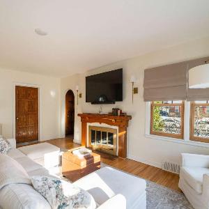 Comfortable 5BR Ames Stay Close to Campus