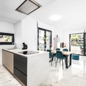 Orihuela Poolside Retreat High-end apt Pool views - by OYOOSTAYS