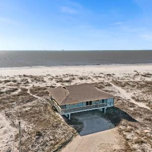 Family Gulf front 4-Bedroom Home On Dauphin Island For 13