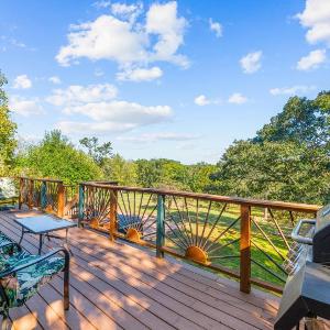 Lakefront Retreat with Deck Movie Room and Yard
