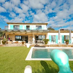 Exceptional Villa a/c 4BR/8P with Pool & Sea View