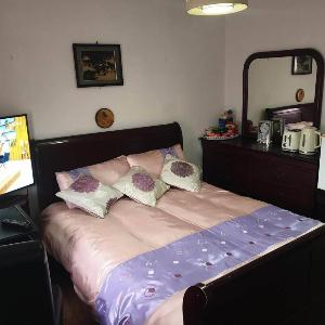 Ensuite Bedroom with Private Toilet and Shower and unlimited WIFI