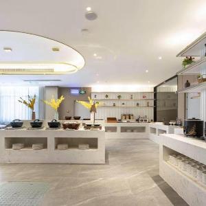 Home Inn Plus - Lhasa Potala Palace Barkhor Street