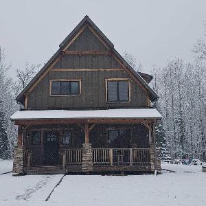 Luxury Lodge on 40 Private Acres • HUMM Sauna • Party Barn •