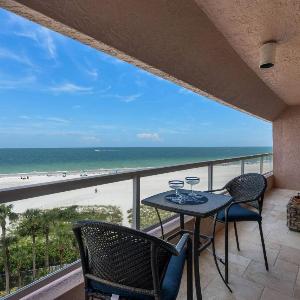 6B Crescent Beach Club