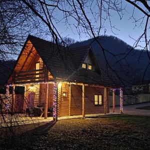 Green District - Riverside Luxury Lodge