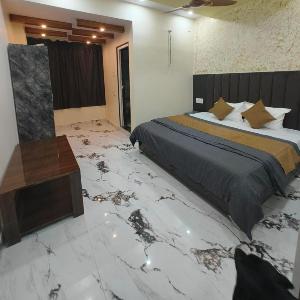 Divine Crest Inn Ayodhya