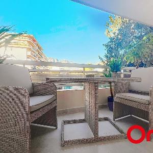 Appartement Rénové avec Terrasse et Parking à Menton - FR-1-647-55