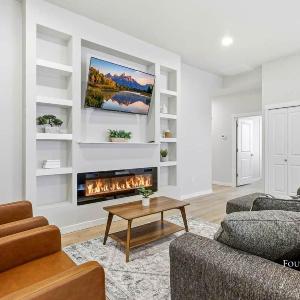 Emerald Retreat 3BR | Work-Ready | Fast Wi-Fi