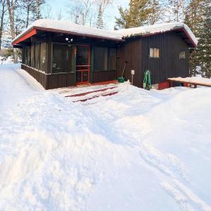 The Hidey-Ho cabin