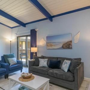 Tiki 331 - Oceanview 1BR Condo Sleeps 6 with Pools