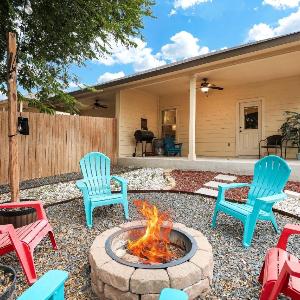 Pet-Friendly 3BR - Fire Pit & Games Near Sea World