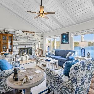 Relax Unwind Enjoy Amazing Waterviews