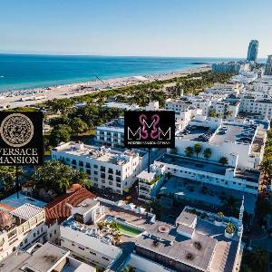 Versace Mansion Neighbor (Floor 123) Sleeps 21