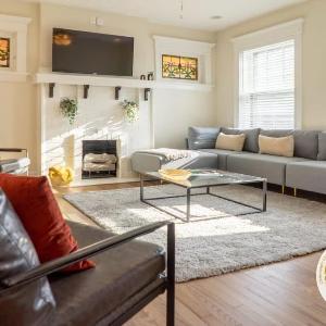 Magnolia on the Park Spacious 4BR ABODEbucks