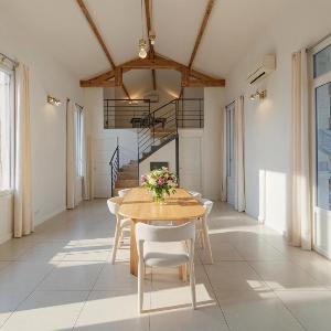 FRGK Spacious 100 sqm Loft with Terrace 2 Ensuite