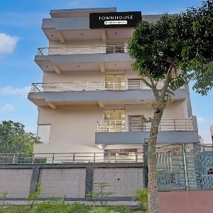 Super Townhouse Noida Sector 70 Formerly Palm Paradise