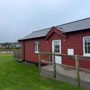 Lunas Lodge 2 bedrooms with ensuites parking nearby 2 dogs welcome