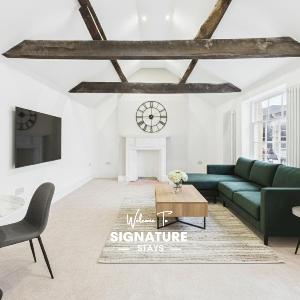 NEW Artisan Apartment by Signature Stays - Modern - Spacious - Parking