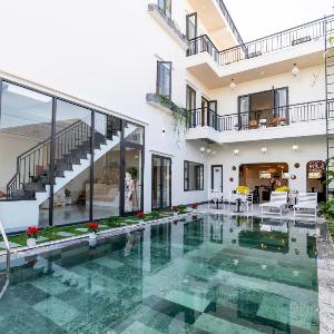 Villa Layna's home