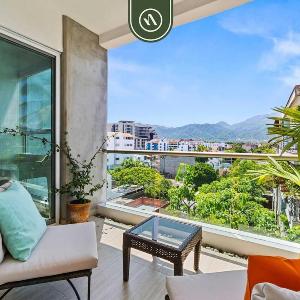 Amazing 2BR Condo - Pool - in Versalles