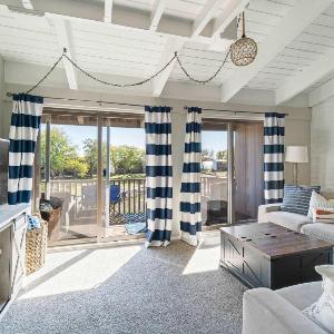Lakeside Serenity - 2BR 1BA Clear Lake Escape