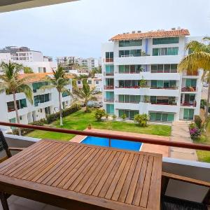 Great location pool and gardens in Versalles