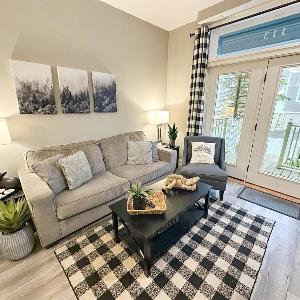 NEW! Seneca 113 Private Entrance Hot Tub Heated Garage Sleeps 6!