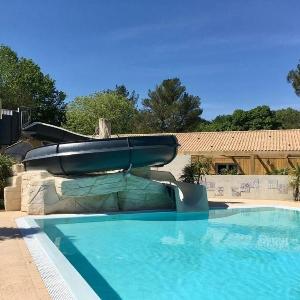 ZEcamping 4 familial piscine couverte chiens acceptés locatif TV 29m2